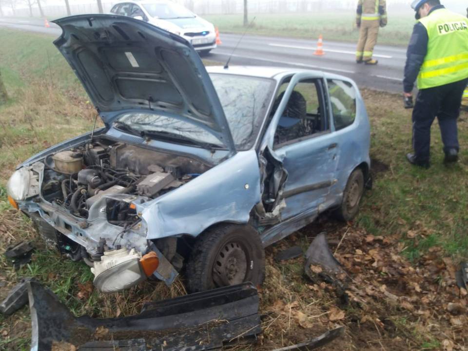 Wypadek w gminie Dalików, jedna osoba trafiła do szpitala. W akcji wszystkie służby ratunkowe