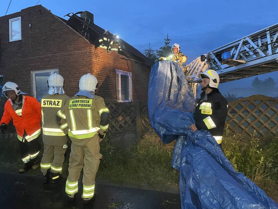 [Wideo] Zerwane dachy, gradobicia i połamanie jak zapałki drzewa! Łódzkie walczyło z pogodowym armagedonem