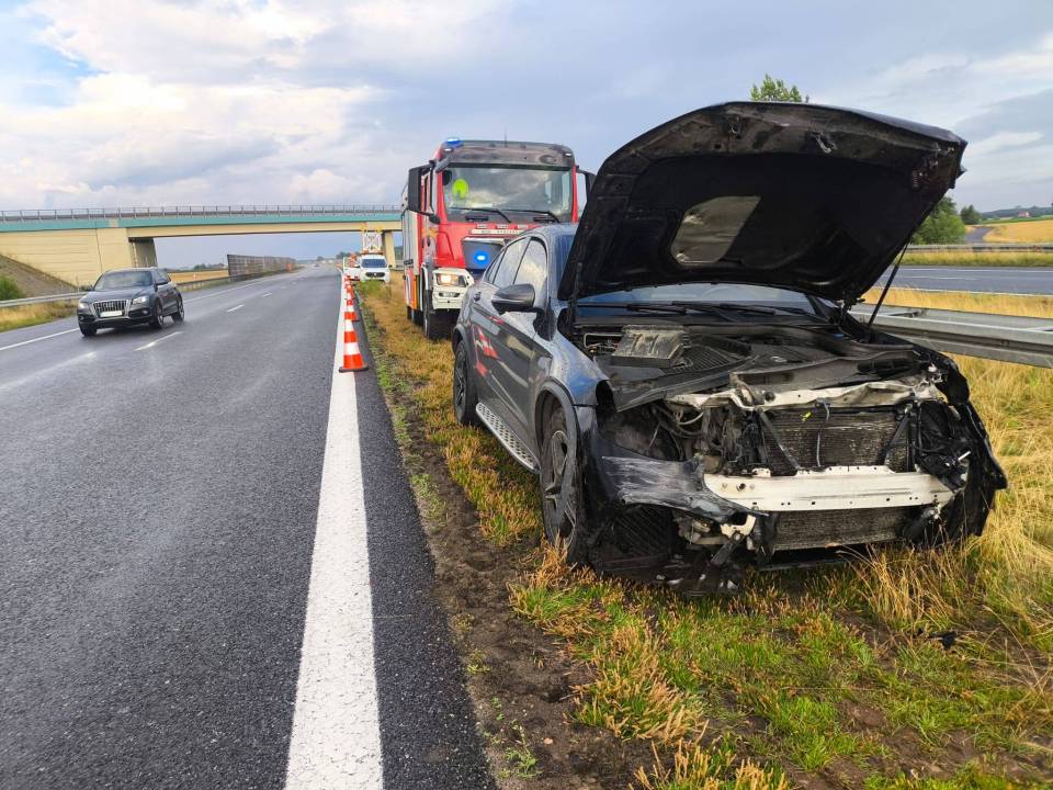 Wypadek na autostradzie A2. 70-latka przewieziona do szpitala